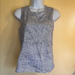 Black and White Fitted Tank Top with Rounded Neckline